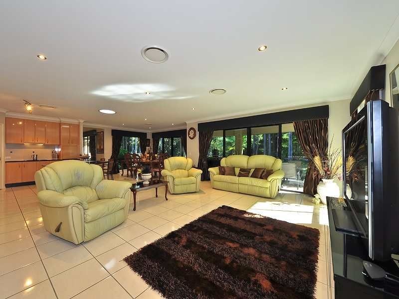 6 Palm Tree Court, Pomona QLD 4568