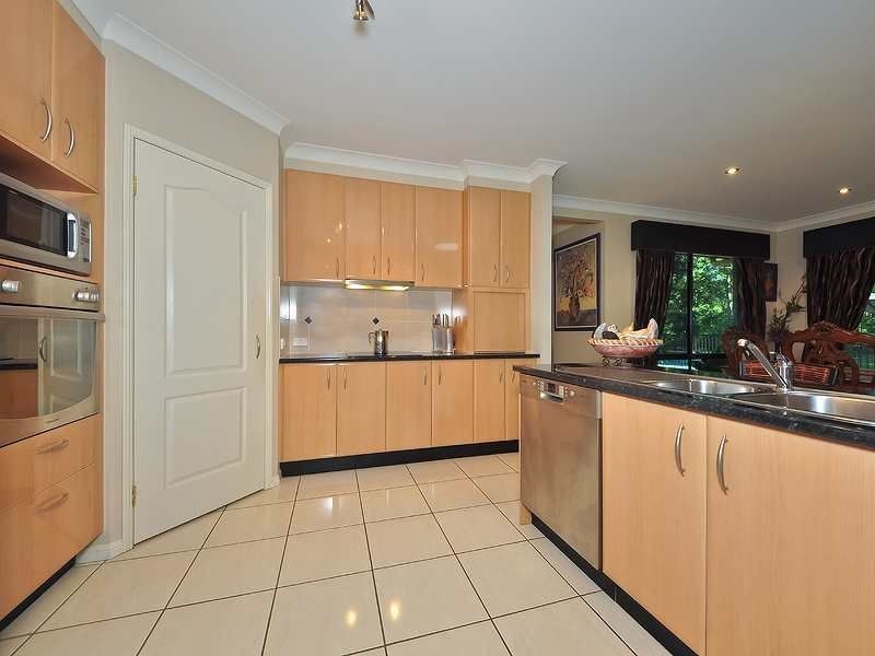 6 Palm Tree Court, Pomona QLD 4568