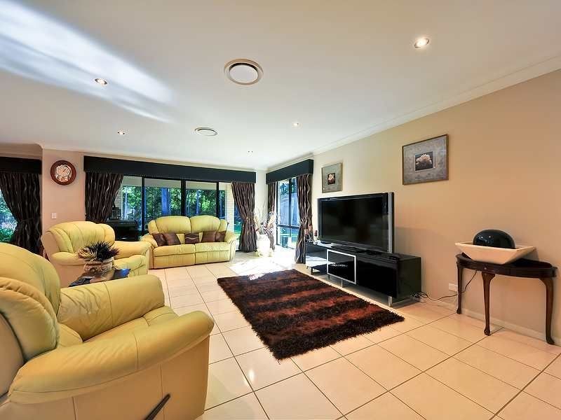 6 Palm Tree Court, Pomona QLD 4568