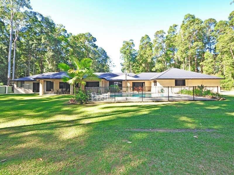 6 Palm Tree Court, Pomona QLD 4568