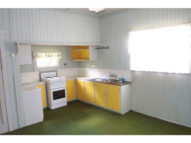 16 James, Cooran QLD 4569