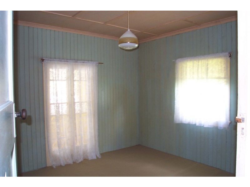 16 James, Cooran QLD 4569