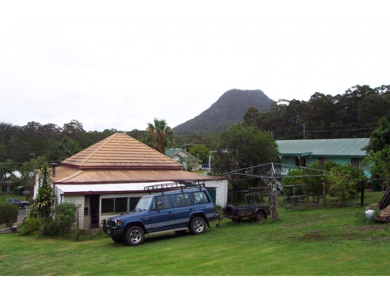 6 Red Street, Pomona QLD 4568