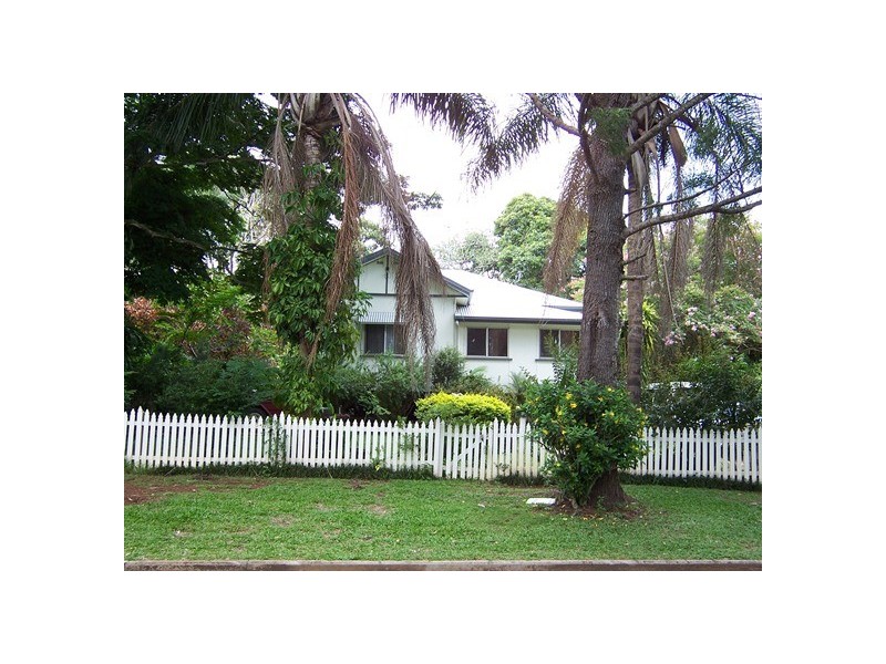 7 Railway Parade, Pomona QLD 4568