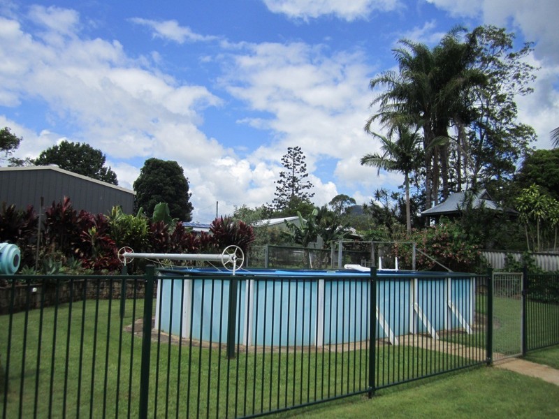 10 Tree Street, Pomona QLD 4568