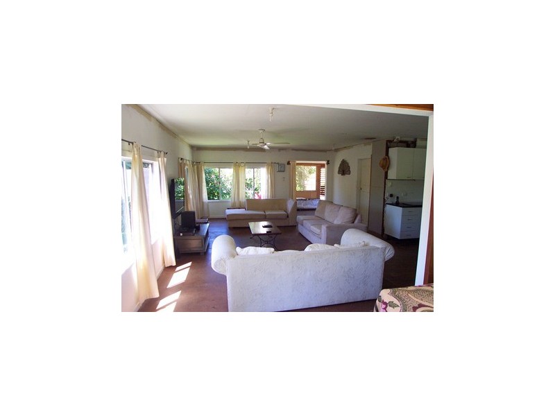 8 Pine Street, Pomona QLD 4568