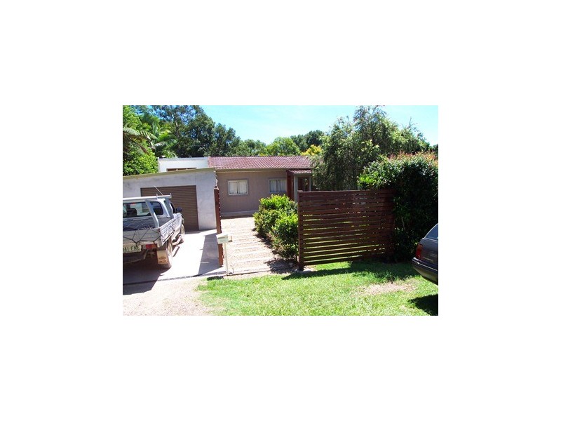 8 Pine Street, Pomona QLD 4568