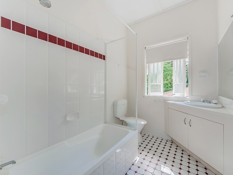 20 Mountain Street, Pomona QLD 4568