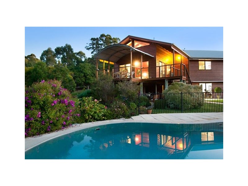 102 Coles Creek Road, Cooran QLD 4569