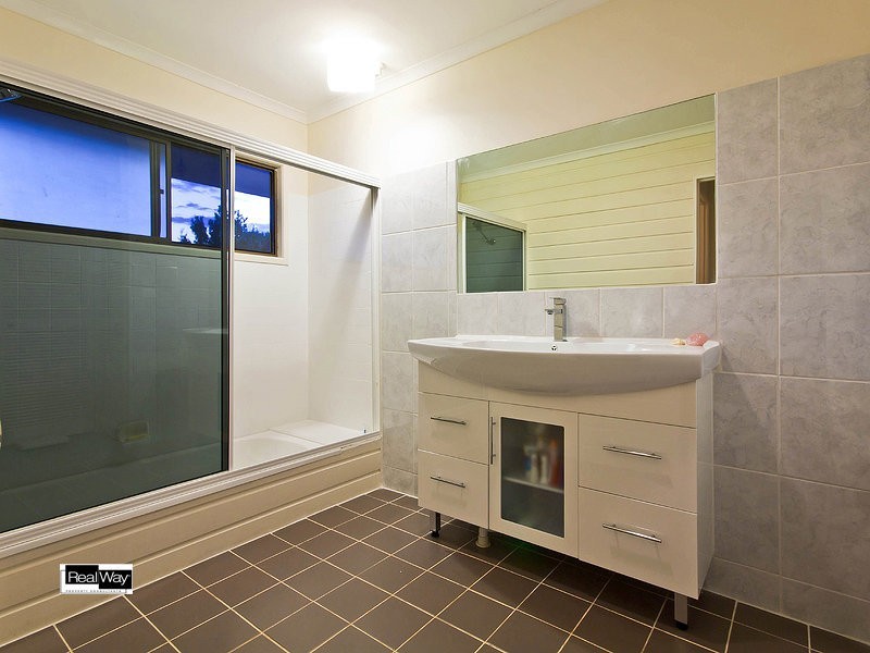 26 Catamaran Street, Manly West QLD 4179