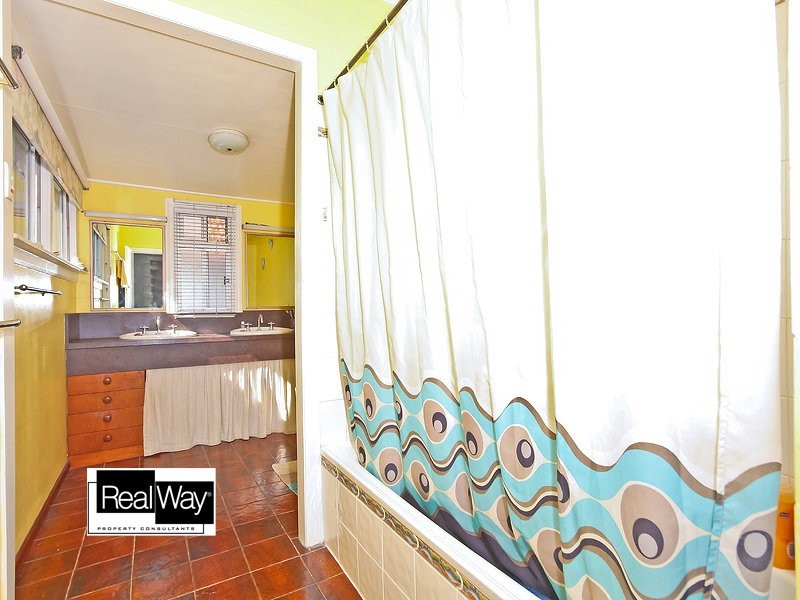 10 Berrimilla Street, Manly West QLD 4179