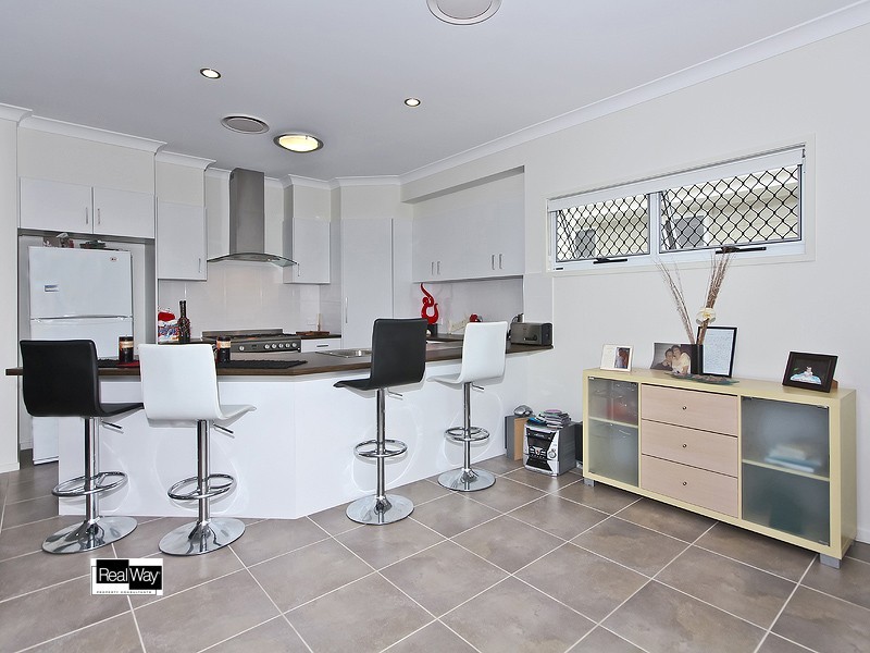 77 Drayton Terrace, Wynnum QLD 4178