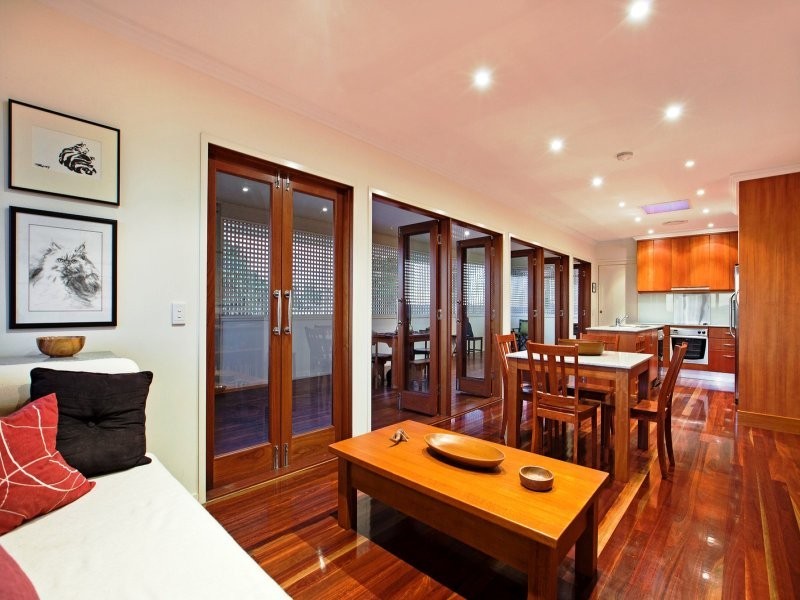 16 Summit Place, Wynnum West QLD 4178