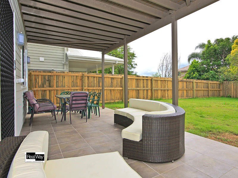 77 Drayton Terrace, Wynnum QLD 4178