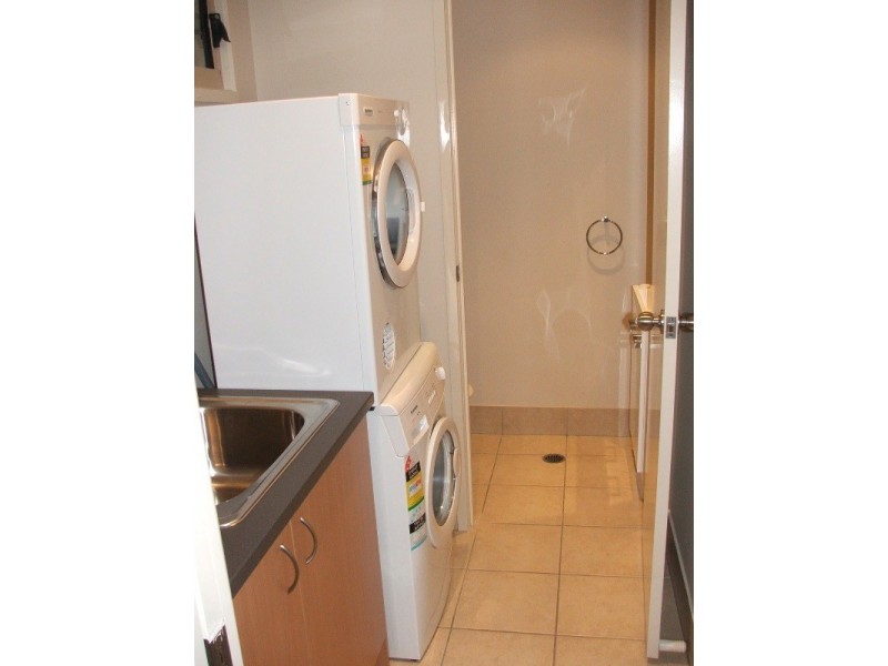 1 IBIS BVD, Eli Waters QLD 4655