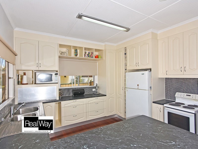 10 Berrimilla Street, Manly West QLD 4179