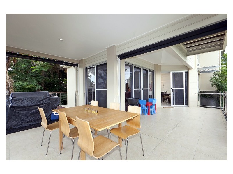 41 Barnes Avenue, Coorparoo QLD 4151