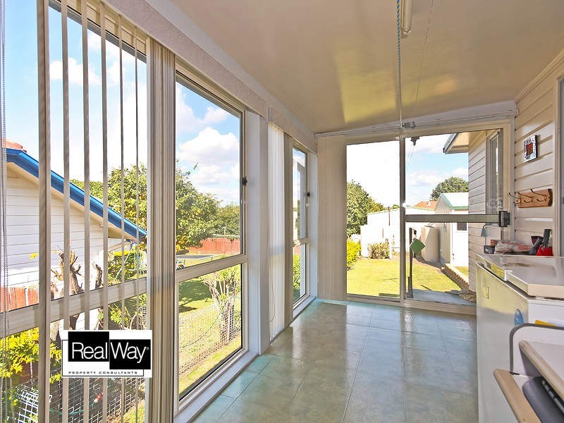 10 Berrimilla Street, Manly West QLD 4179