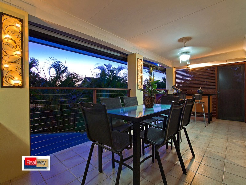 18 majura street, Belmont QLD 4153