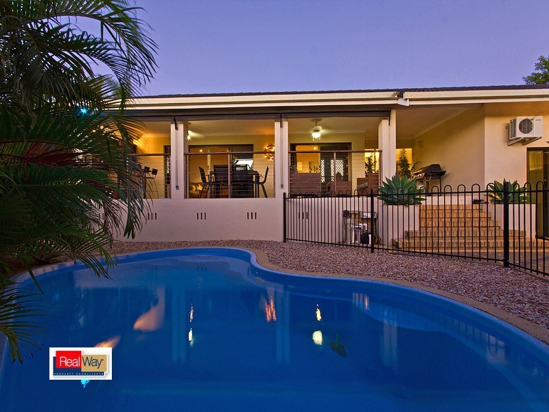 18 majura street, Belmont QLD 4153