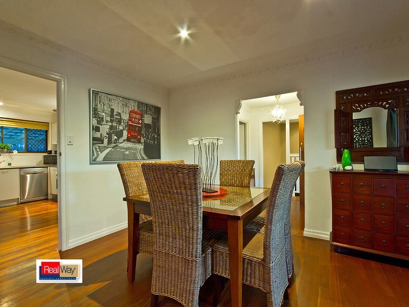 18 majura street, Belmont QLD 4153