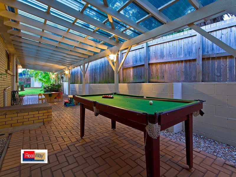 18 majura street, Belmont QLD 4153