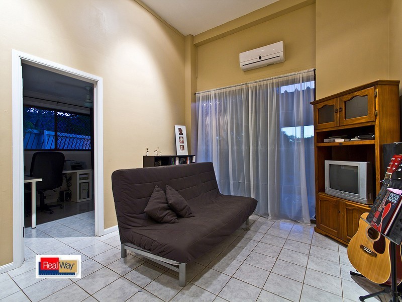 18 majura street, Belmont QLD 4153