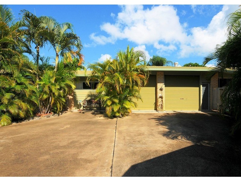 19 Limpus Street, Urangan QLD 4655