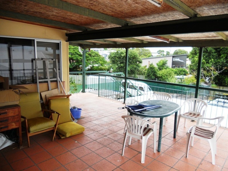 2 / 75 Cambridge Parade, Manly QLD 4179