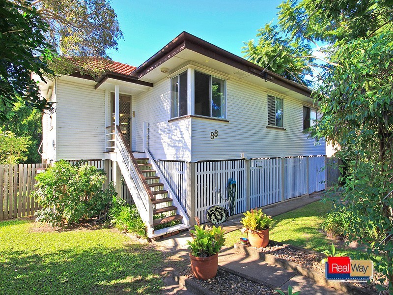 88 EMPIRE AV, Manly West QLD 4179