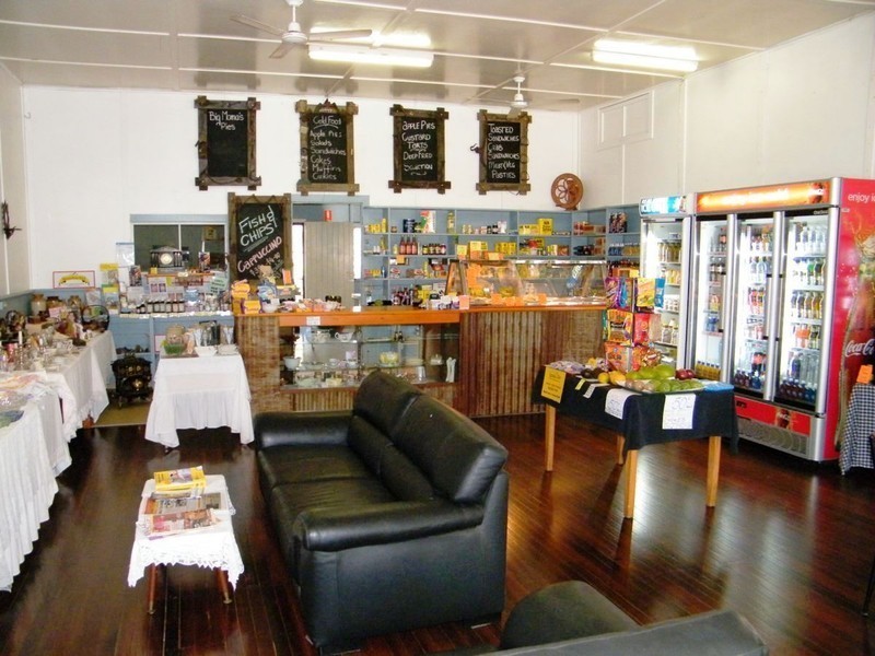 33  RAGLAN, Mount Larcom QLD 4695