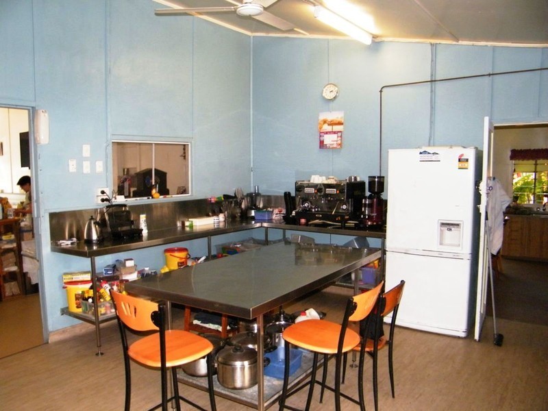 33  RAGLAN, Mount Larcom QLD 4695