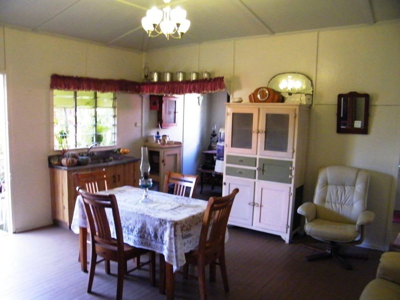33  RAGLAN, Mount Larcom QLD 4695