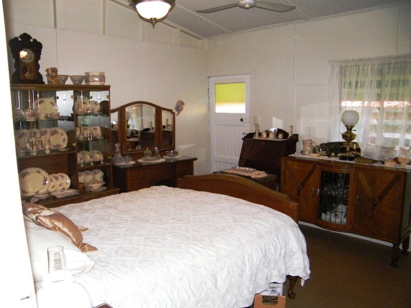 33  RAGLAN, Mount Larcom QLD 4695