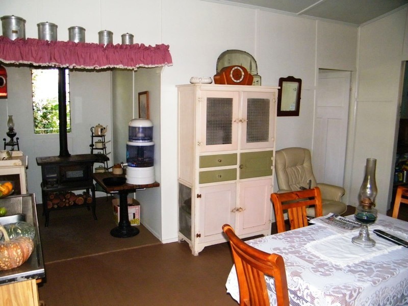 33  RAGLAN, Mount Larcom QLD 4695