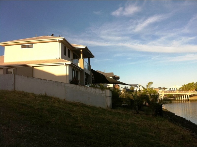 16 West River Links, Helensvale QLD 4212