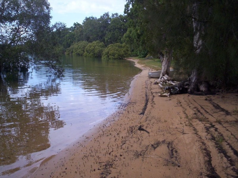 41 weeroona av, Macleay Island QLD 4184