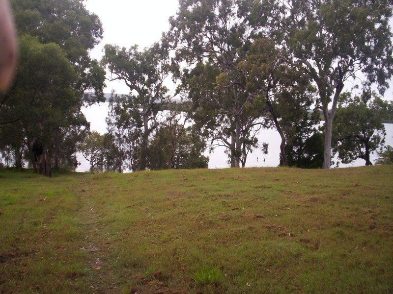 41 weeroona av, Macleay Island QLD 4184