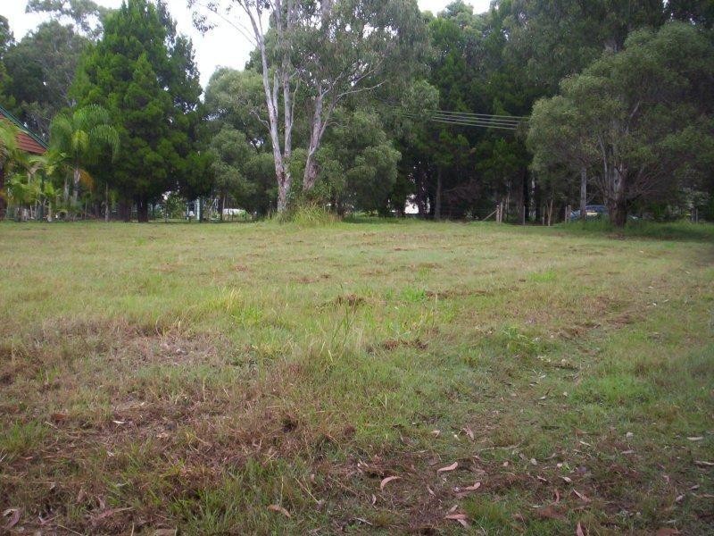 41 weeroona av, Macleay Island QLD 4184