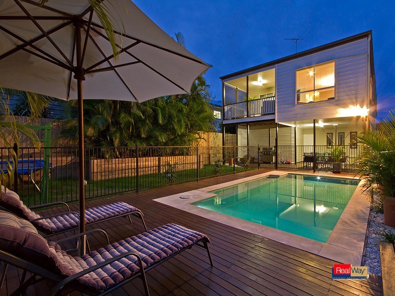 29 WHITES RD, Manly West QLD 4179