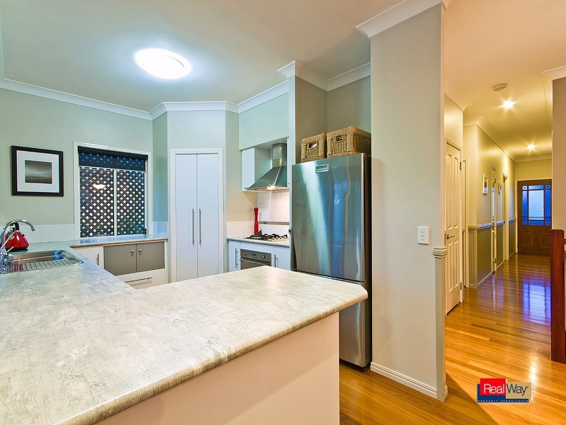 29 WHITES RD, Manly West QLD 4179
