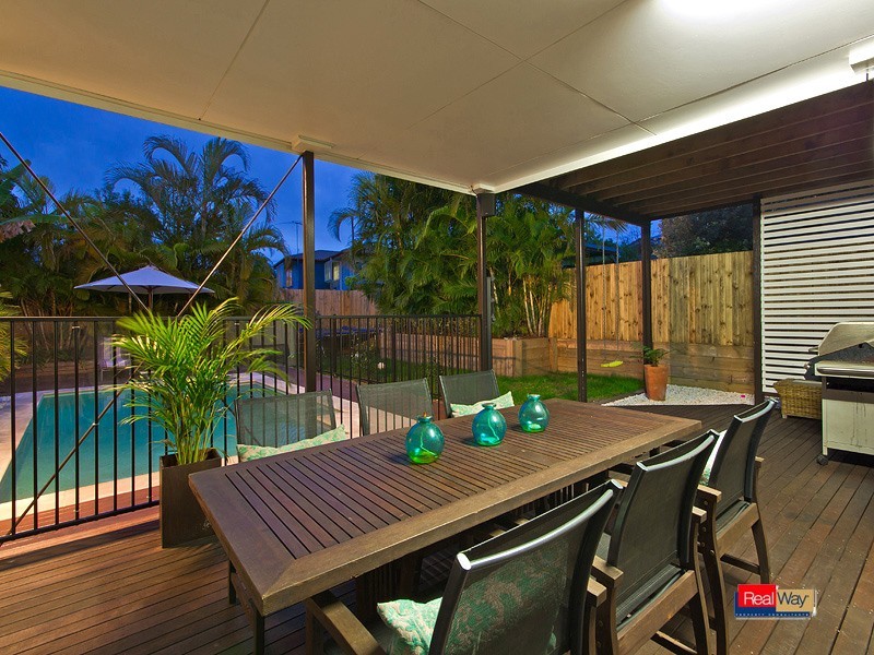 29 WHITES RD, Manly West QLD 4179