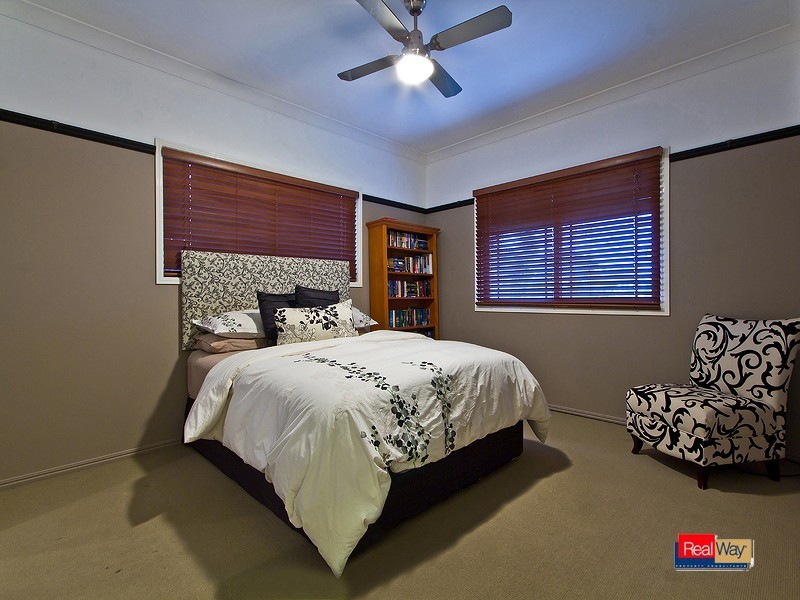29 WHITES RD, Manly West QLD 4179