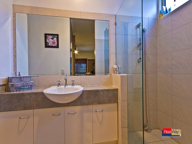 29 WHITES RD, Manly West QLD 4179