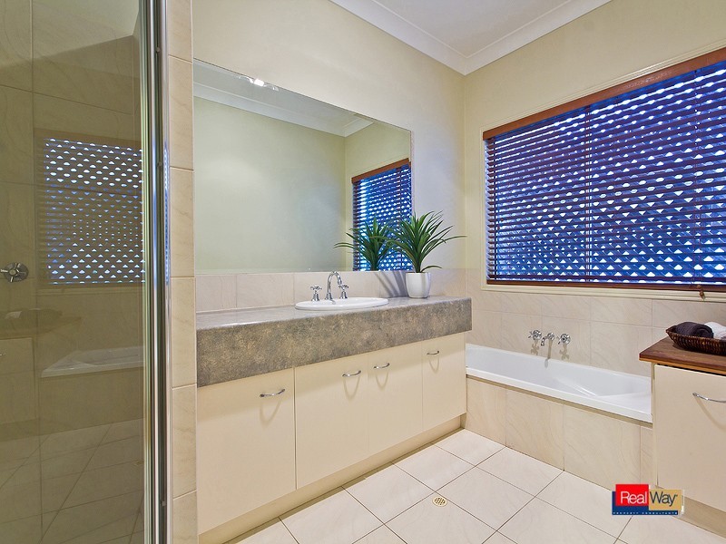 29 WHITES RD, Manly West QLD 4179