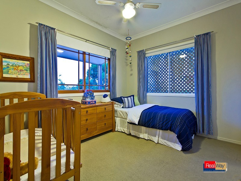 29 WHITES RD, Manly West QLD 4179