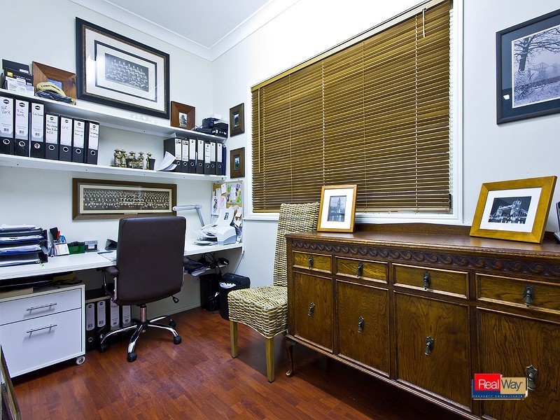 29 WHITES RD, Manly West QLD 4179