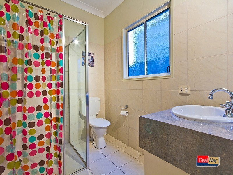 29 WHITES RD, Manly West QLD 4179