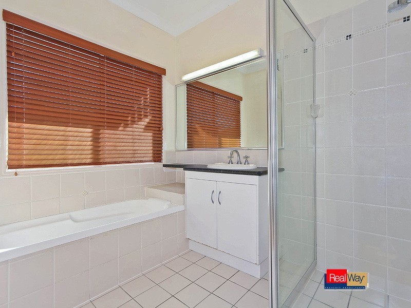 4 Regent Street, Wynnum West QLD 4178