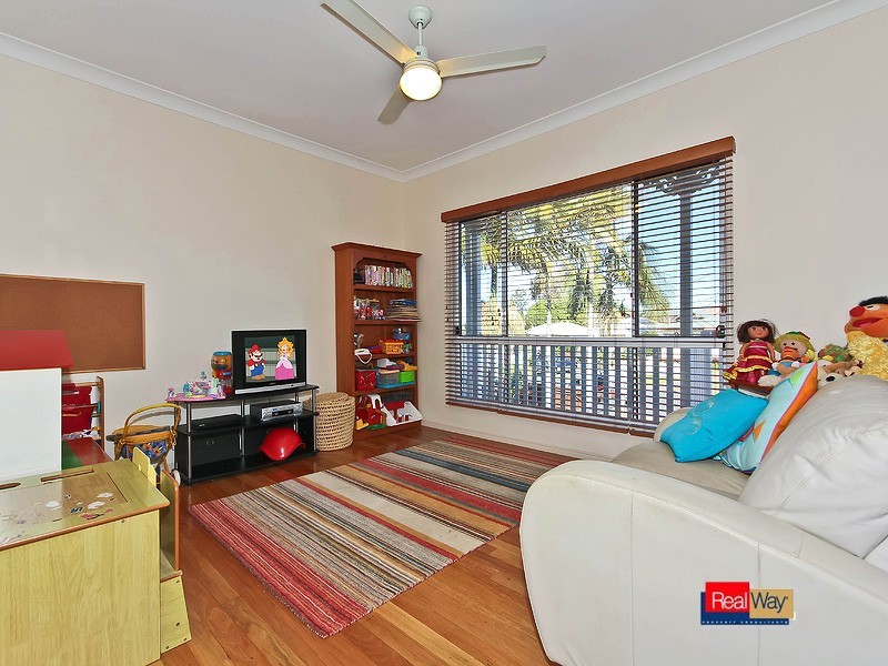 4 Regent Street, Wynnum West QLD 4178
